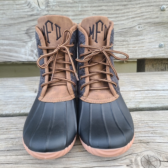 NWOT Marleylilly Quilted Gray Monogrammed Duck Boots Size 11 - Picture 2 of 6